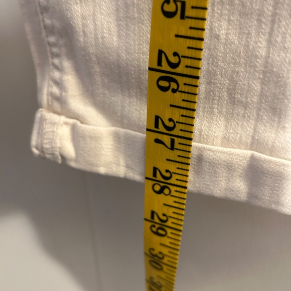 Reitmans Size 15 White Roll-Cuff Capri - Picture 6 of 11